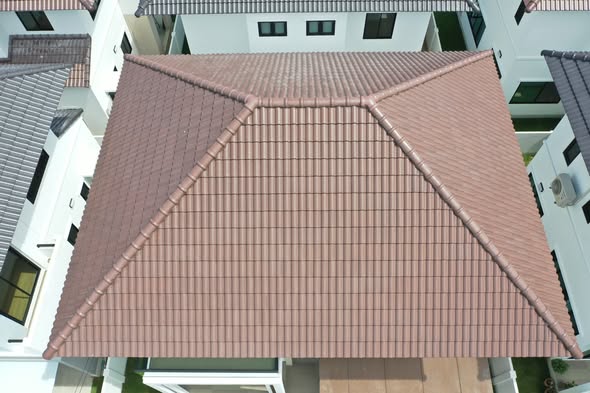 ภาพหลังคาบ้านจากมุมสูงสำหรับประกอบการตรวจพื้นที่ที่เข้าถึงได้